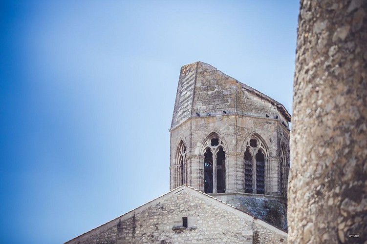 Charroux, la médiévale "Plus beaux villages de France"