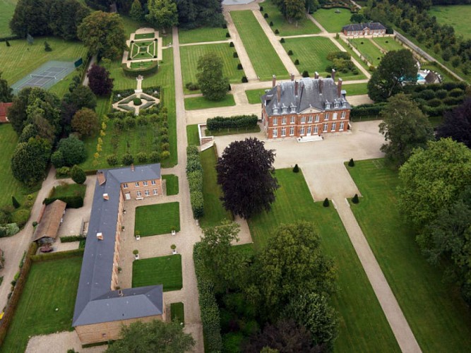 Domaine de Bois-Héroult avec son château, son parc, son Grand Commun, son Colombier