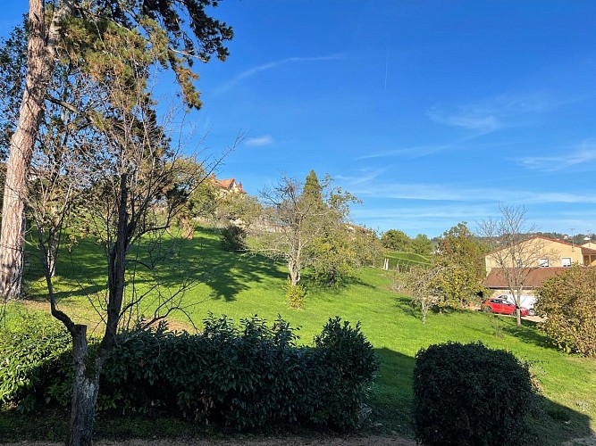 CH La Porte des Près Cluny - Vue de la chambre La Ruche