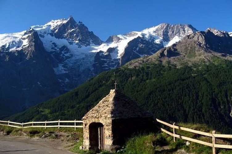 L'oratoire et le massif de la Meije