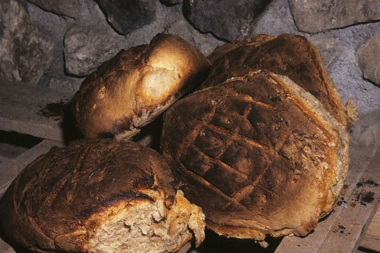 Le four du Villar est réparé, les fournées se succèdent comme autrefois