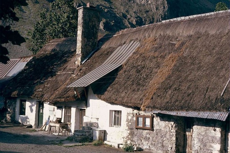 Toit de chaume au hameau du Casset, Valgaudemar