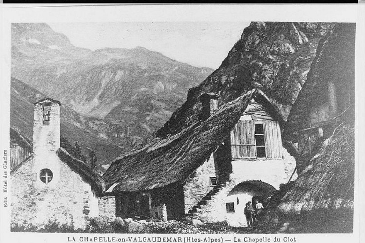 Chapelle et maisons du hameau du Clot avant l'incendie de 1934