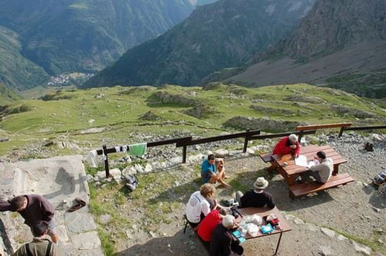 Repas au refuge de l'Olan 