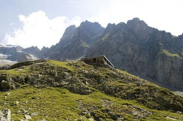 En contrebas du refuge de l'Olan