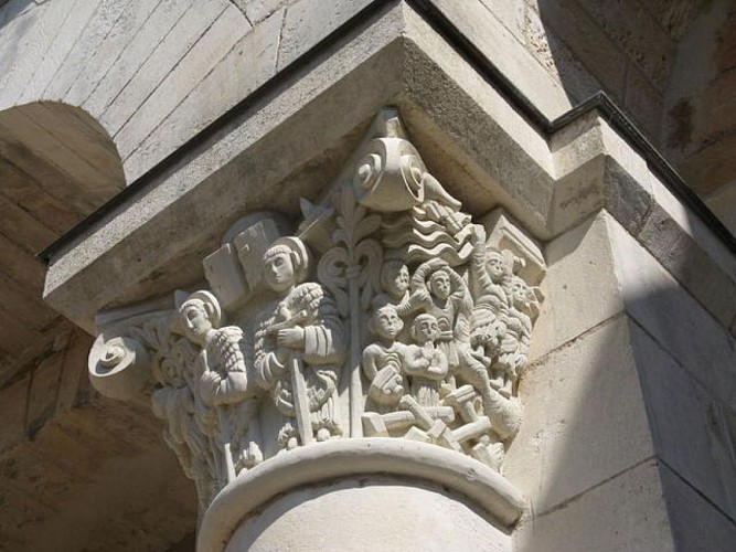 abbaye fleury chapiteau01