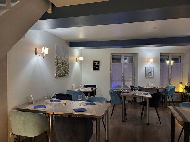 Salle du restaurant Fourchette et coquillages à Jargeau