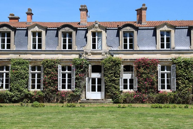 CHATEAU TIREGAND FACADE