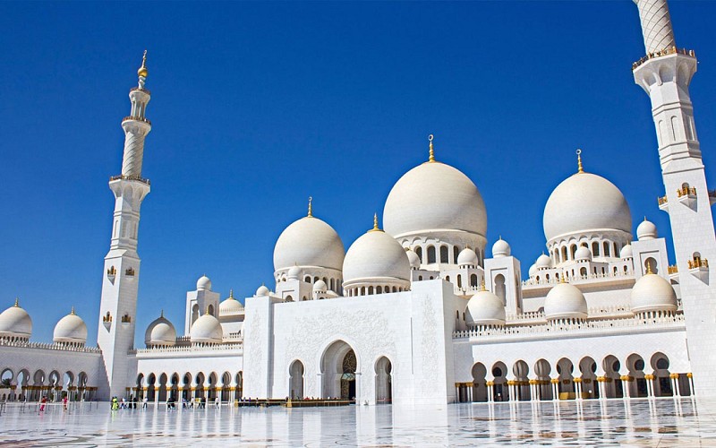 From Dubai: Abu Dhabi Full-Day City Tour with Ferrari World