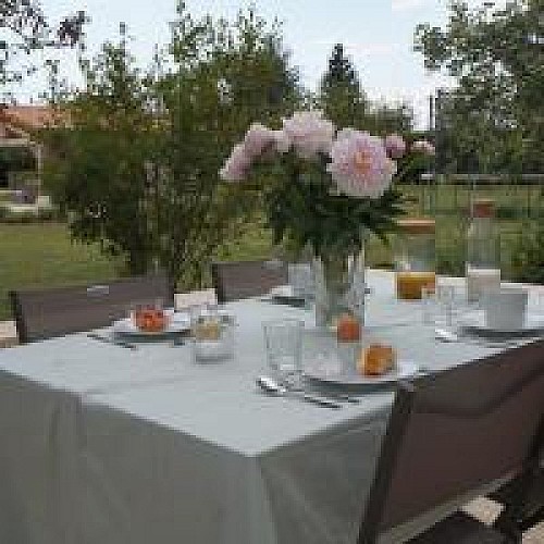 Petit-déjeuner sur terrasse