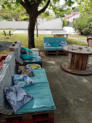 terrasse OUEST ping pong terrains de péanque et jeux enfants