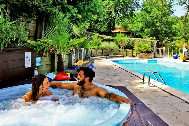 Village-vacances-Messanges-Jacuzzi