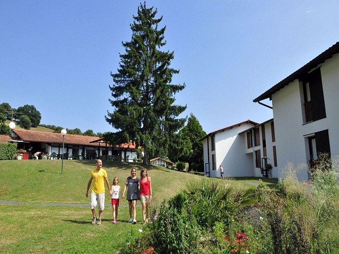 VVF Iparla-famille jardin©VVF