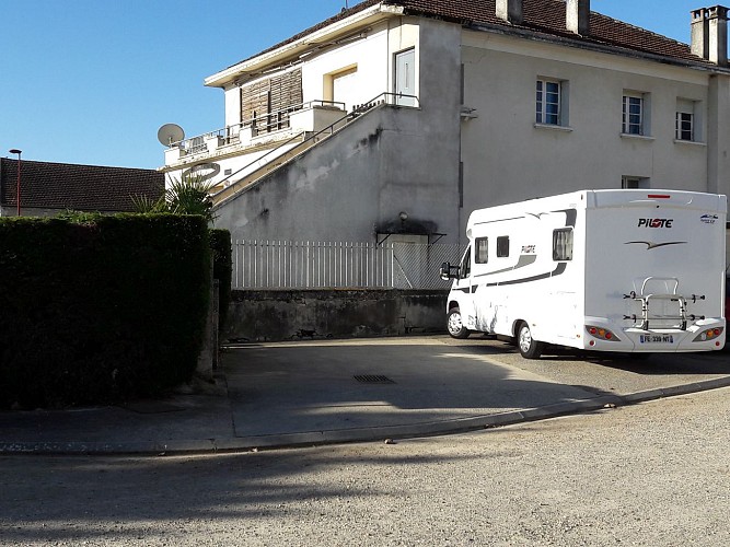 aire-camping-cars-layrac-destination-agen-tourisme-JLM