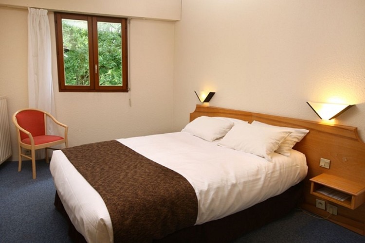 PH-HEB-CHENES-CH GRD LIT-WEB