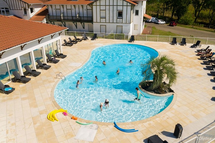 Rés Les Hameaux - piscine solarium (2)