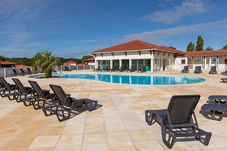 Rés Les Hameaux - solarium piscine