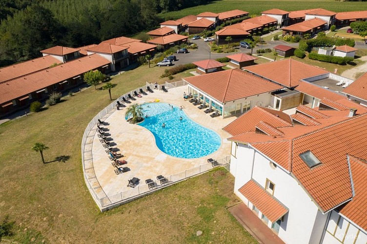 Rés Les Hameaux - chalets piscine