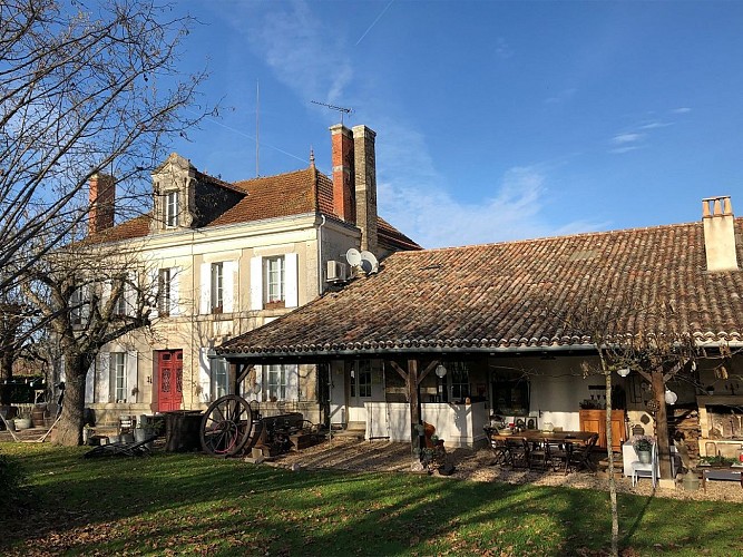 Gîte-Le-Guinot-vue-d'ensemble-maison