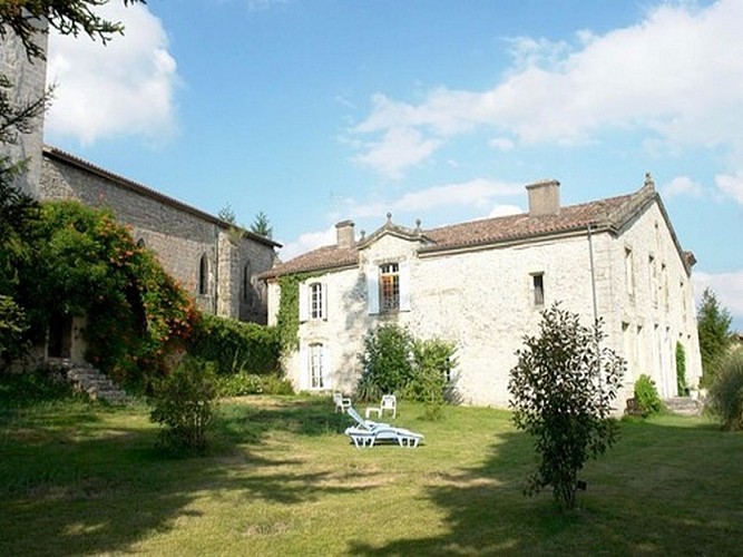 2_Exterieur_espace vert_La_Maison_des_Coteaux