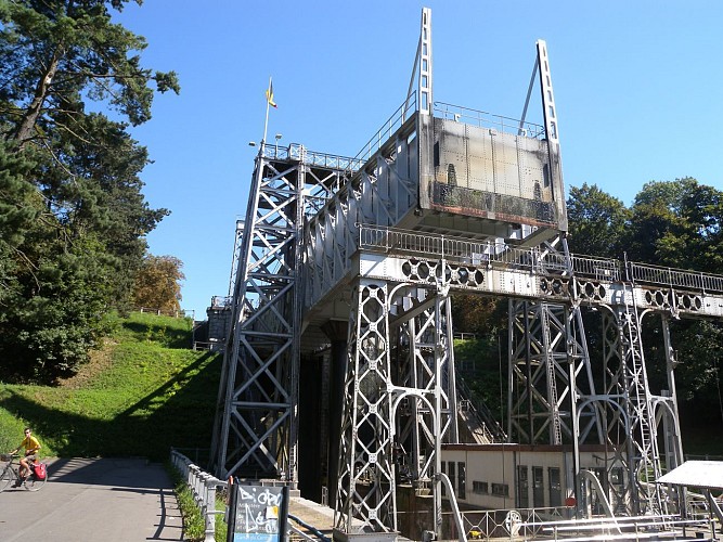 UNESCO : Ascenseurs à bateaux du Canal du Centre historique 