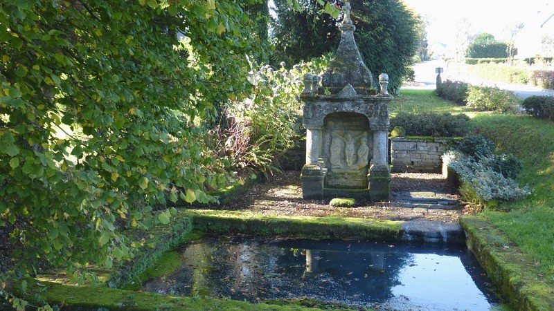 La Vraie Croix, Fontaine du Saint