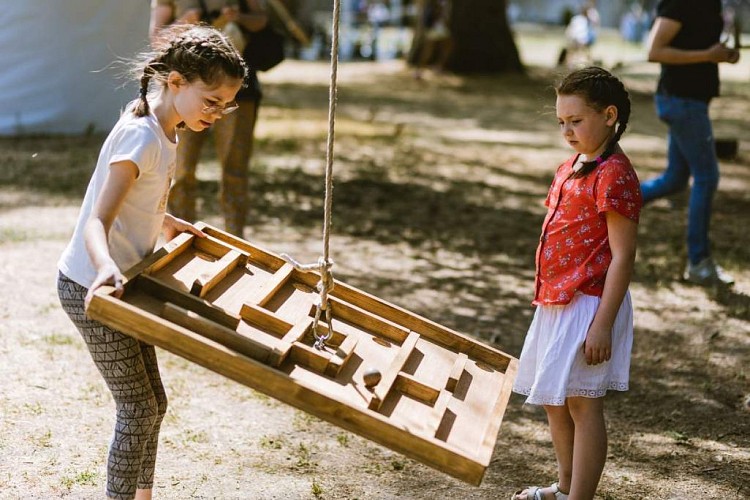 6 CHATEAU DE BRIDOIRE - jeux enfants bois ancien