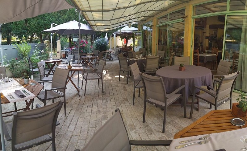 1 auberge de la nauze terrasse 