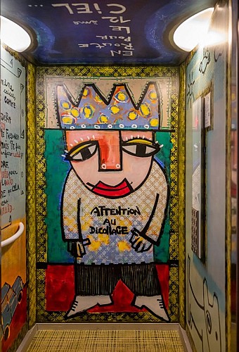 ascenseur-artistique-by-Mika-hotel-Naad-697x1024