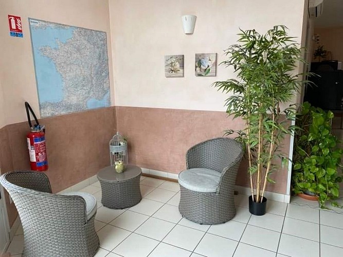 natur-hotel-ménesplet-fauteuils