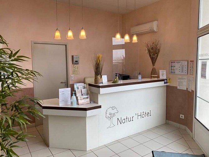 natur-hotel-ménesplet-réception