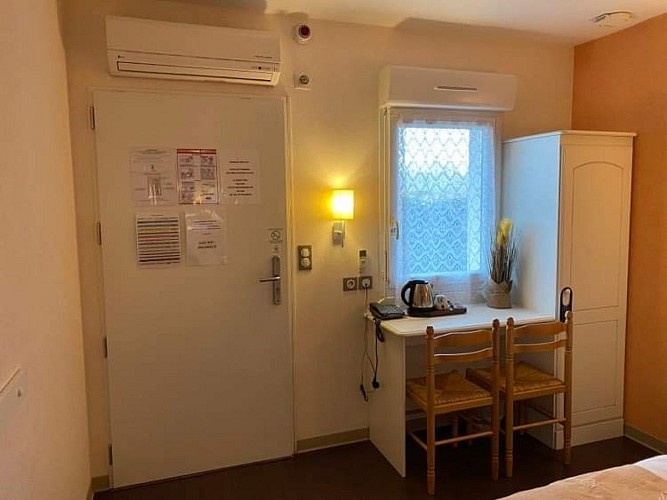 natur-hotel-ménesplet-ch-entrée