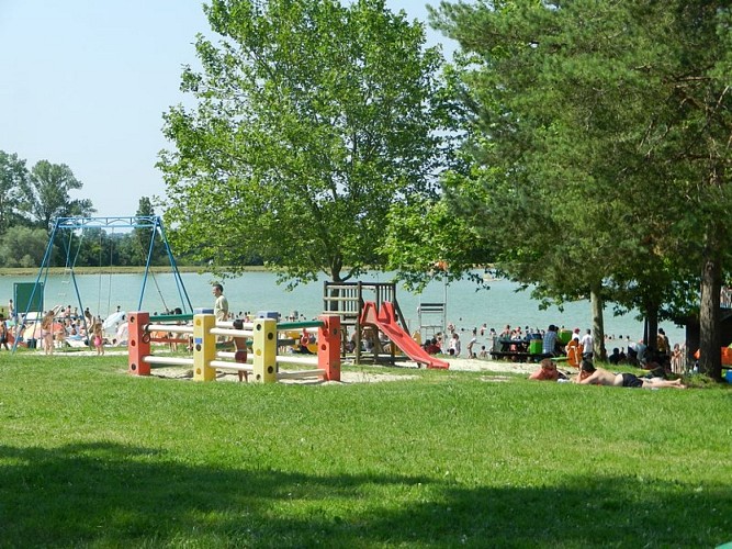 CoeurdeBastides_Lougratte_SitesActivitésLoisirs_Lac - jeux enfants_20170317 (800x600)