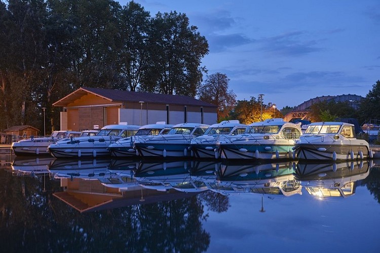 LOIAQU047FS00098_Port de Buzet_2