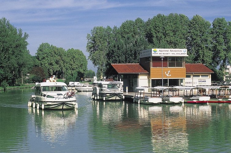 LOIAQU047FS00098_Port de Buzet_1