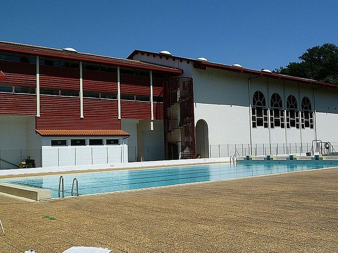 Piscine Baigorri - grand bassin arrière trinquet