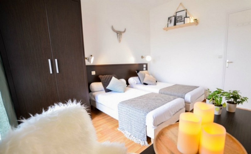 France-Single-Fin-Hotel-Lodge-room-inside-2 (Copier)