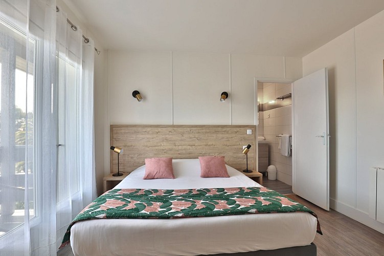 hotelducap-chambre-double-avec-balcon-vue-port-2