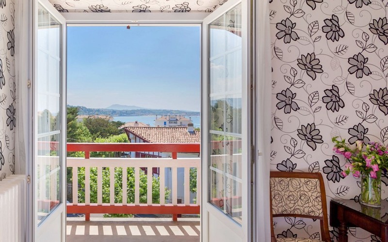 211 Chambre Double Vue Mer Détail Hotel LES GOELANDS St Jean de Luz