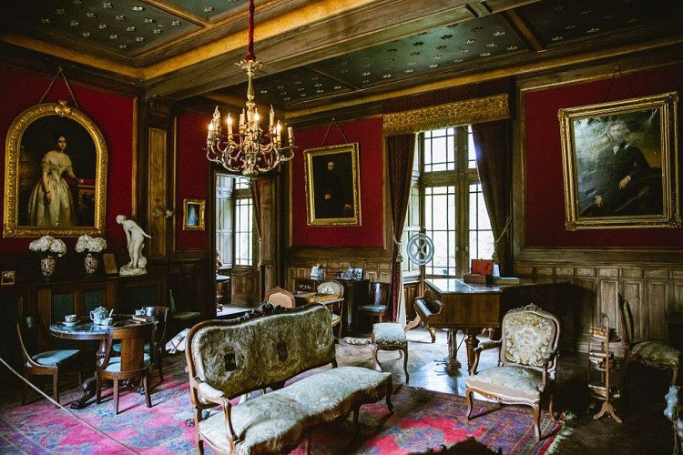 2.Loic Malzarey - salon de musique - château meublé