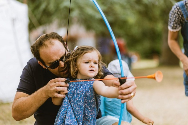 9.Loic Malzarey. tir à l arc enfants animation jeux famille histoire patrimoine