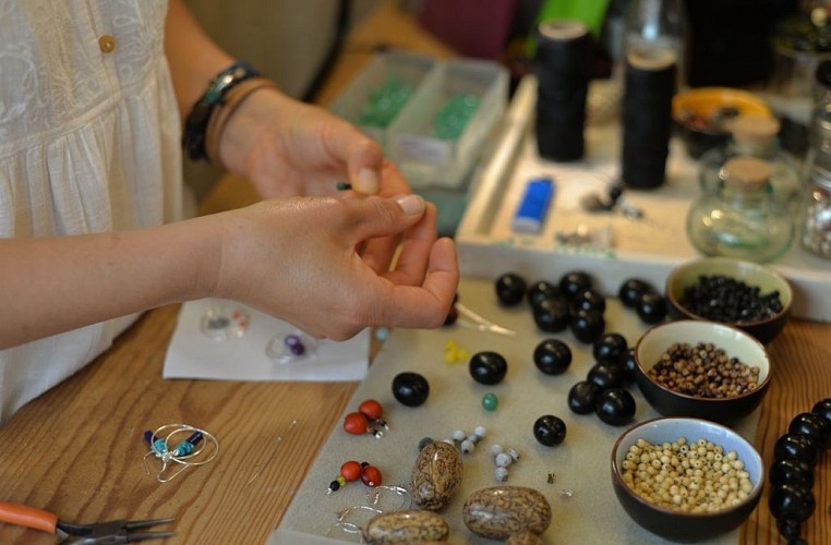 Graines-d-art-Monpazier-Ateliers-bijoux-naturels