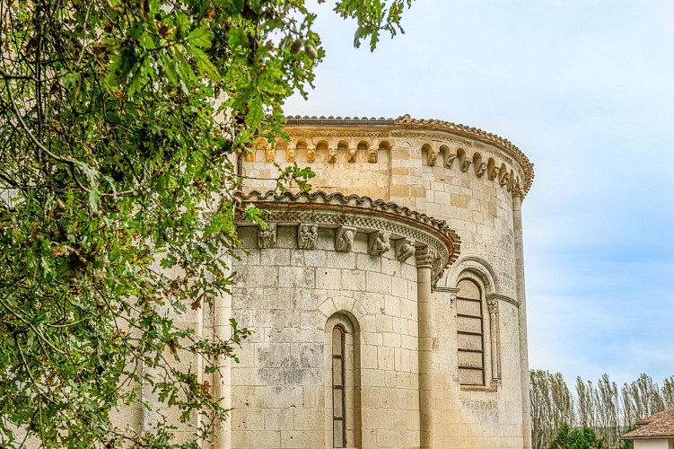 ensemble-absidiole-sud-et-chevet--avec-frise-5402-F