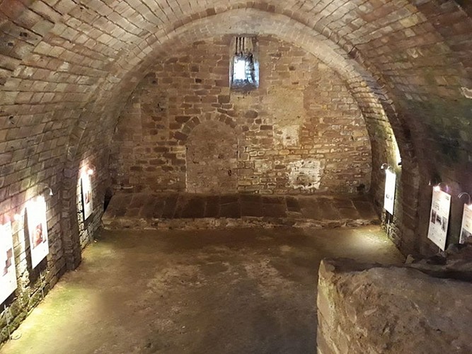 Prison des Evêques - salle souterraine - Saint Jean Pied de Port