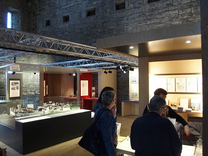 Sauveterre, la Tour Monréal.