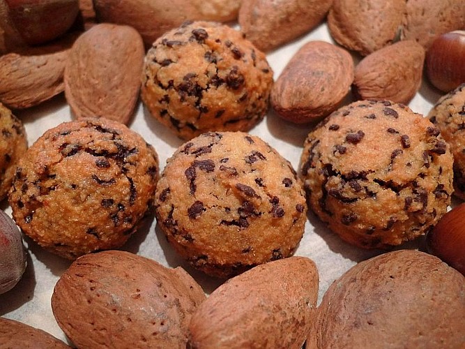 La Fabrique de Macarons - macarons amande, chocolat, piment d'Espelette bio.