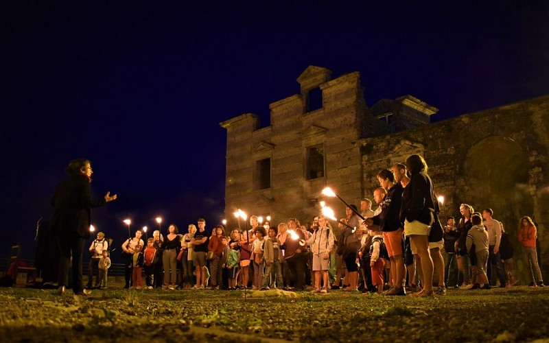 Château de Gramont à Bidache-Nocturne aux flambeaux
