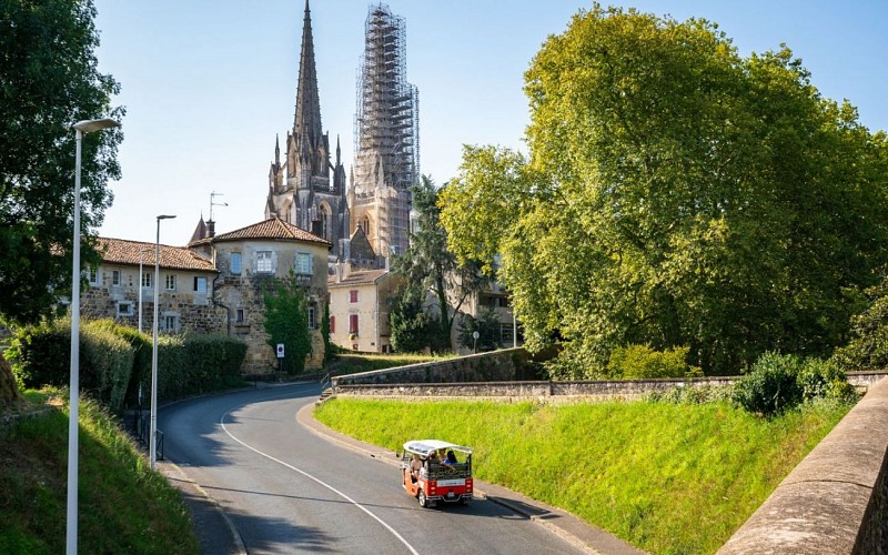 balade-en-tuk-tuk-a-bayonne