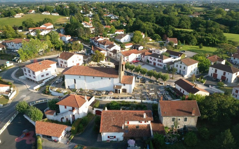 Église vue drone 1440x900