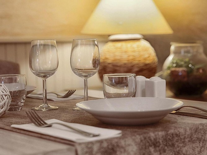 Hôte Restaurant Archambeau-Table 